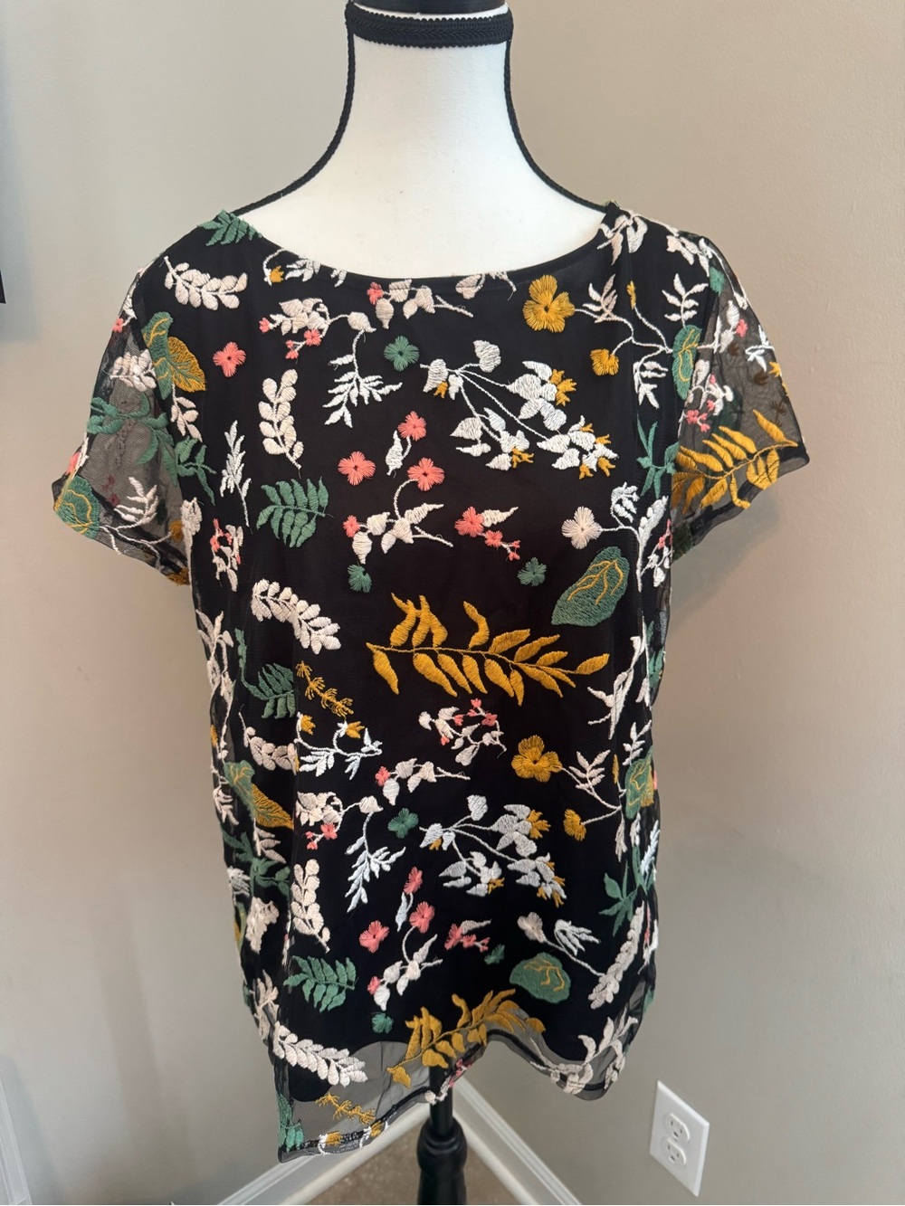 Ann Taylor Factory Black Floral Embroidered Mesh Blouse‎ Sheer Top M